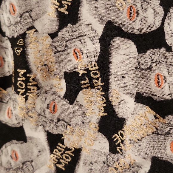 Marilyn Munroe long sleeve onesie/bodysuit with bum ruffles - Picture 4 of 5